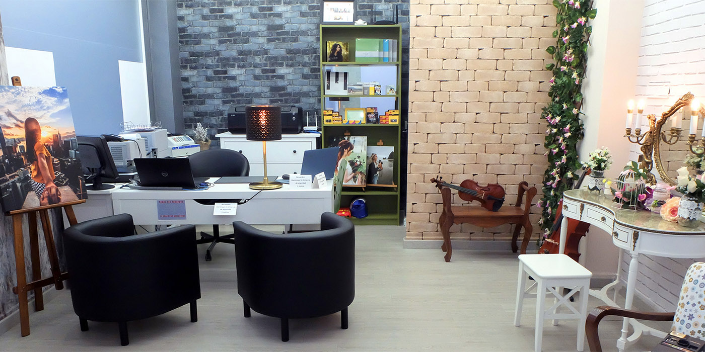 Interior del estudio ZONA Fotografía en Alhama de Murcia